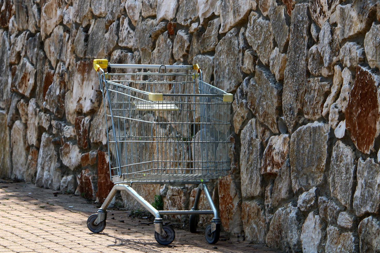 Stroller for transportation of small loads. photo