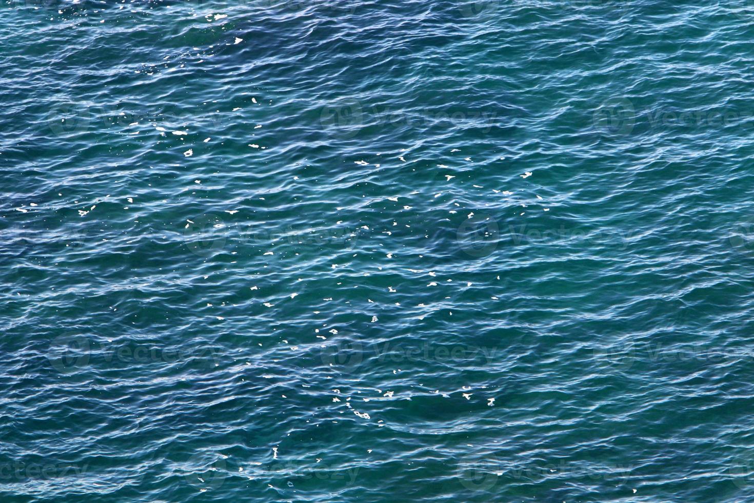 el color del agua de mar en aguas poco profundas. foto