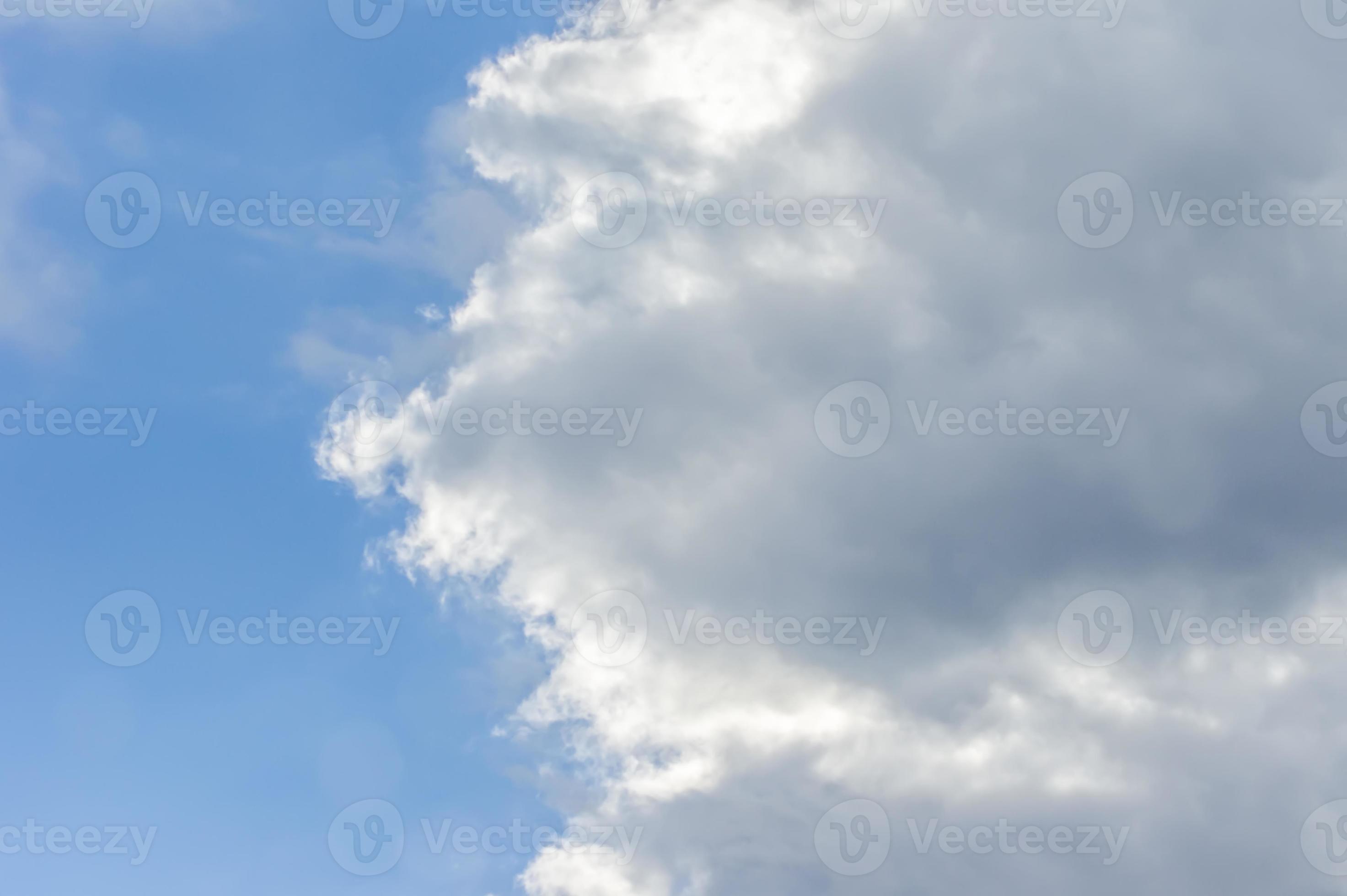 blue cloudy sky background 9976863 Stock Photo at Vecteezy