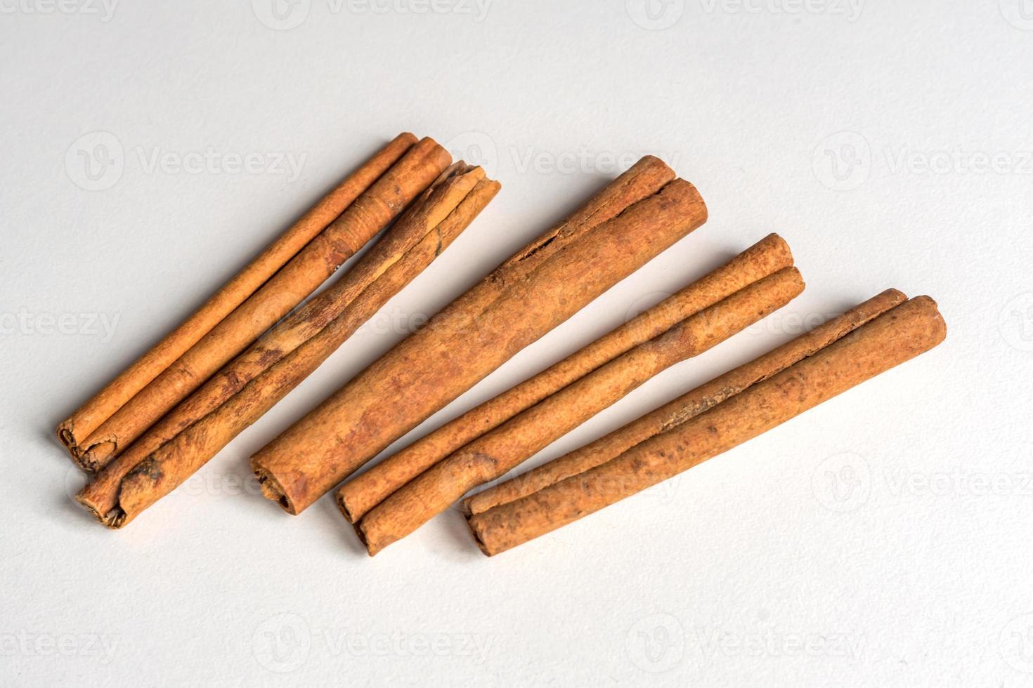 cinnamon sticks on white background 9982855 Stock Photo at Vecteezy
