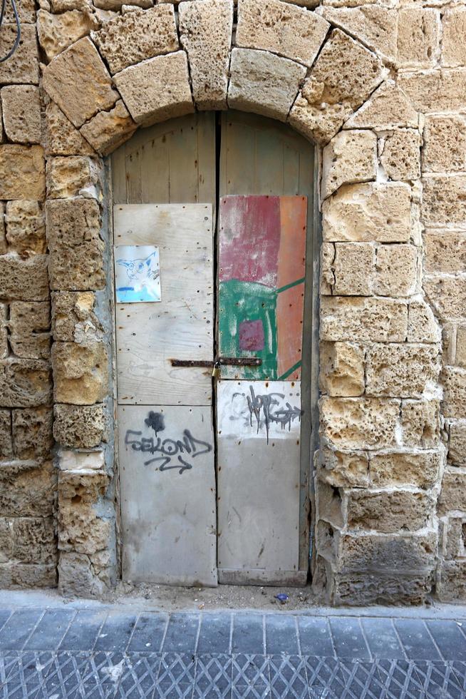 29 de octubre de 2018. puertas en las ciudades de israel. parte del interior de edificios y estructuras. foto