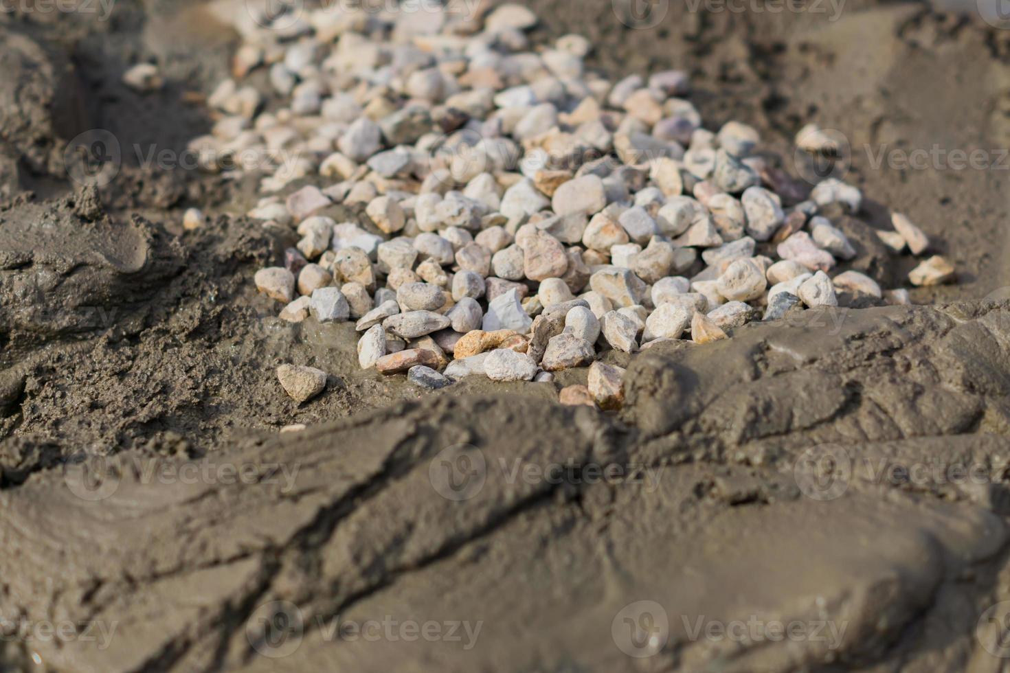 mezcla de hormigón con grava en la cita de construcción foto