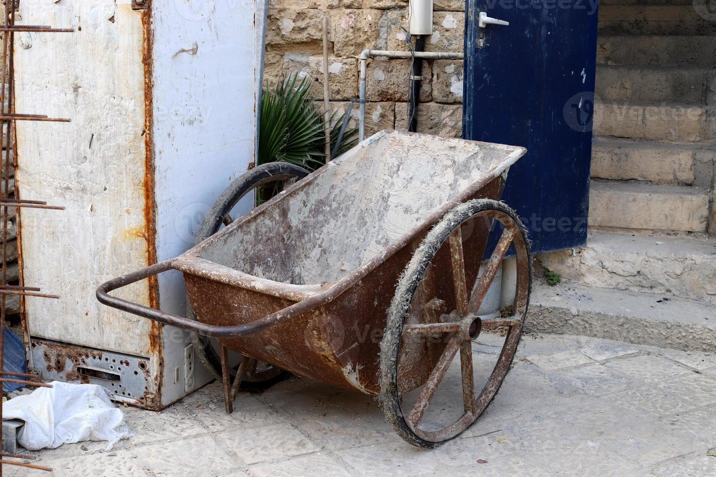 Stroller for transportation of small loads. photo