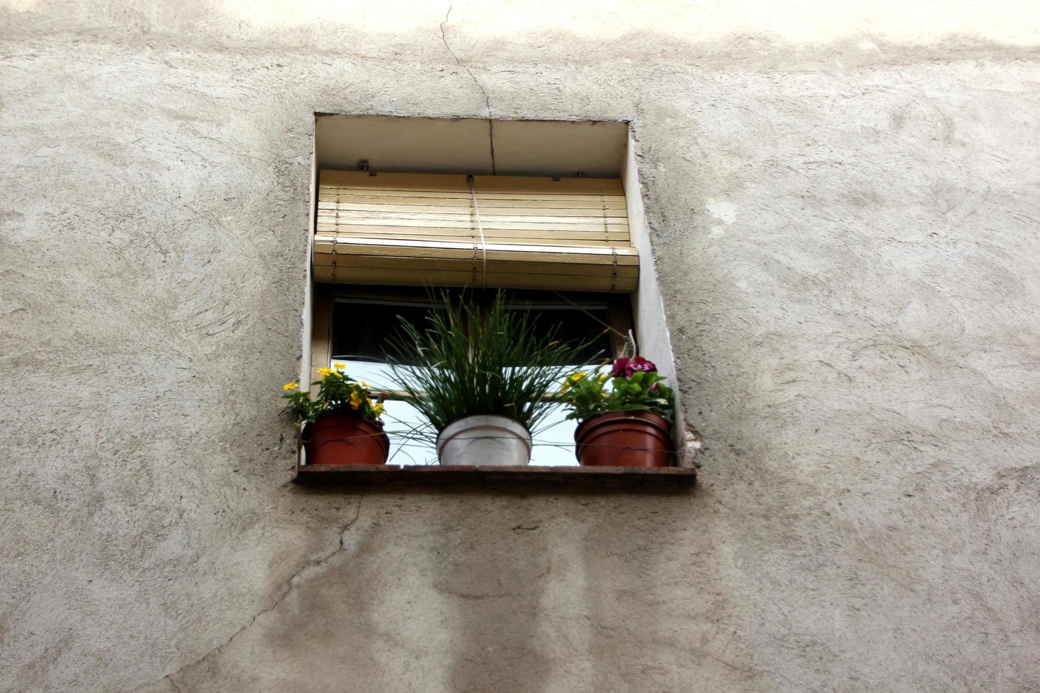 tel aviv israel 9 de septiembre de 2019 una pequeña ventana en una gran ciudad. foto