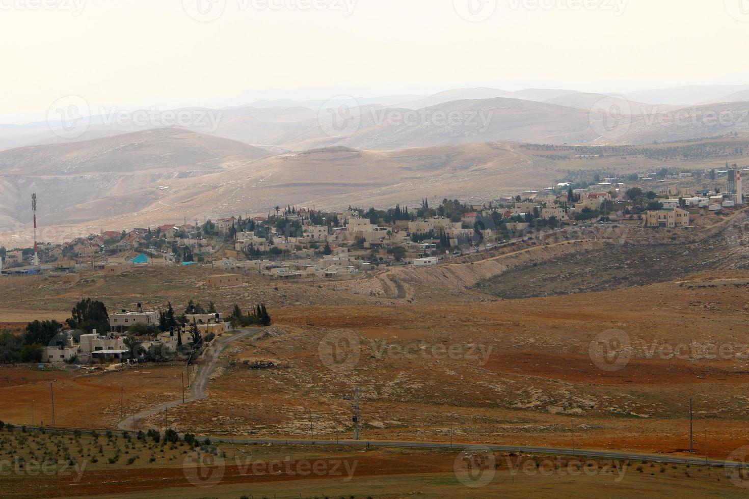 el desierto de judea en el medio oriente en israel. desde la antigüedad, este lugar ha servido de refugio a ermitaños y rebeldes. foto