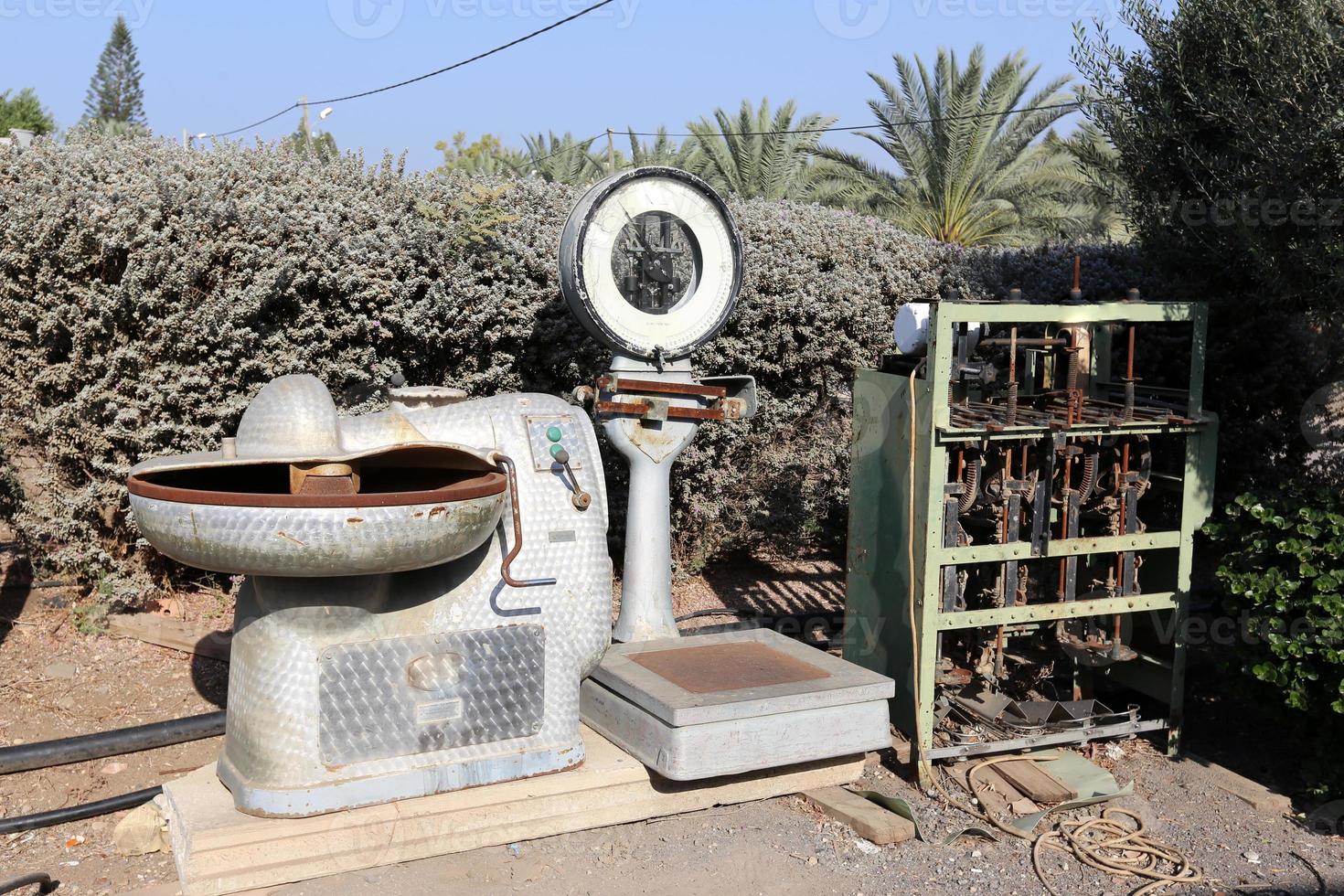 maquinaria agrícola antigua en israel. foto