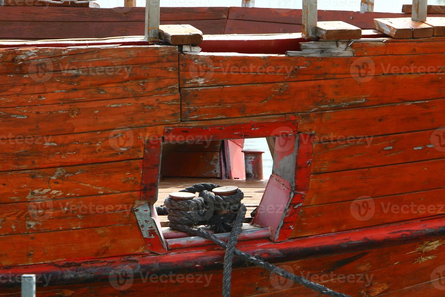 muelle de mar para barcos y yates foto