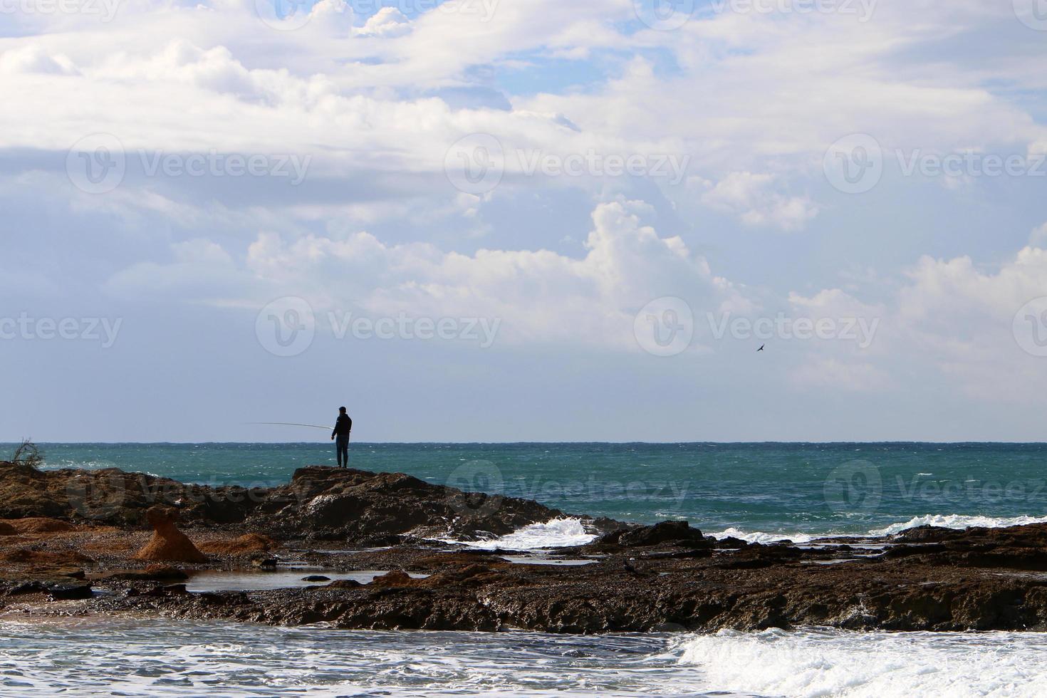 costa rocosa del mar mediterráneo foto