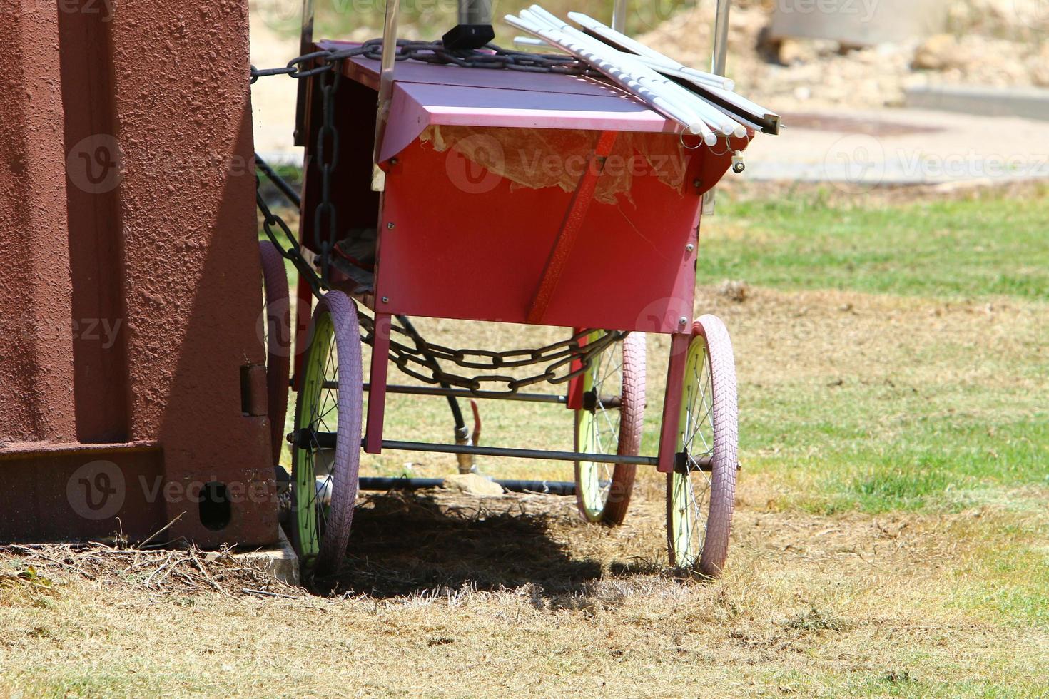 Stroller for transportation of small loads. photo