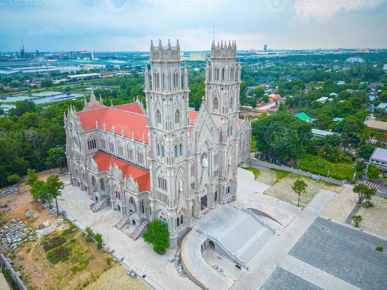 la iglesia song vinh, también conocida como parroquia song vinh en phu my, que atrae a los turistas a visitar espiritualmente los fines de semana en vung tau, vietnam. La iglesia Song Vinh tiene un edificio de construcción que se parece a Francia. foto