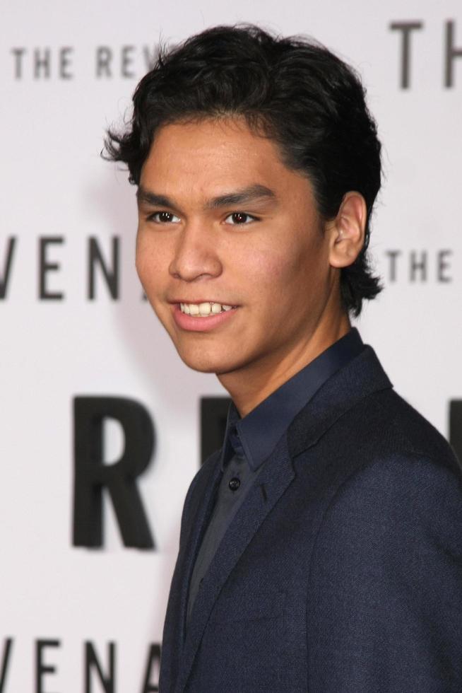 los angeles, 16 de diciembre - forrest goodluck at the revenant at the tcl chinese theater el 16 de diciembre de 2015 en los angeles, ca foto