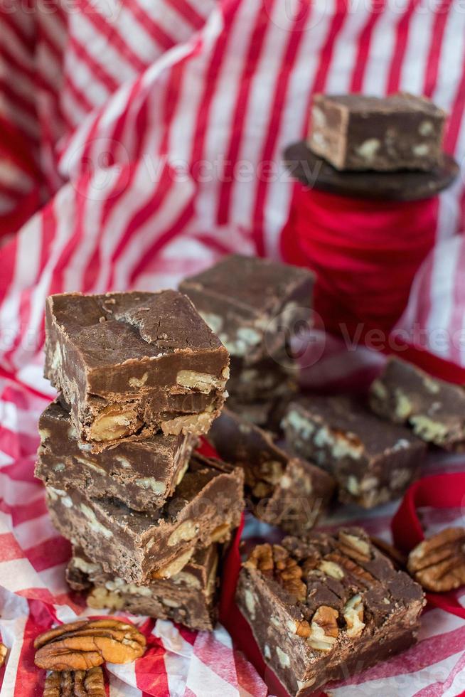 pilas de cuadrados de dulce de navidad para regalo de las fiestas foto