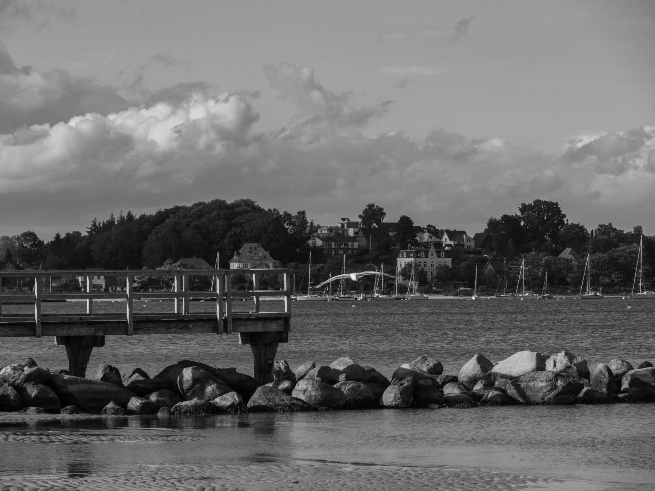 la playa de eckernfoerde en alemania foto