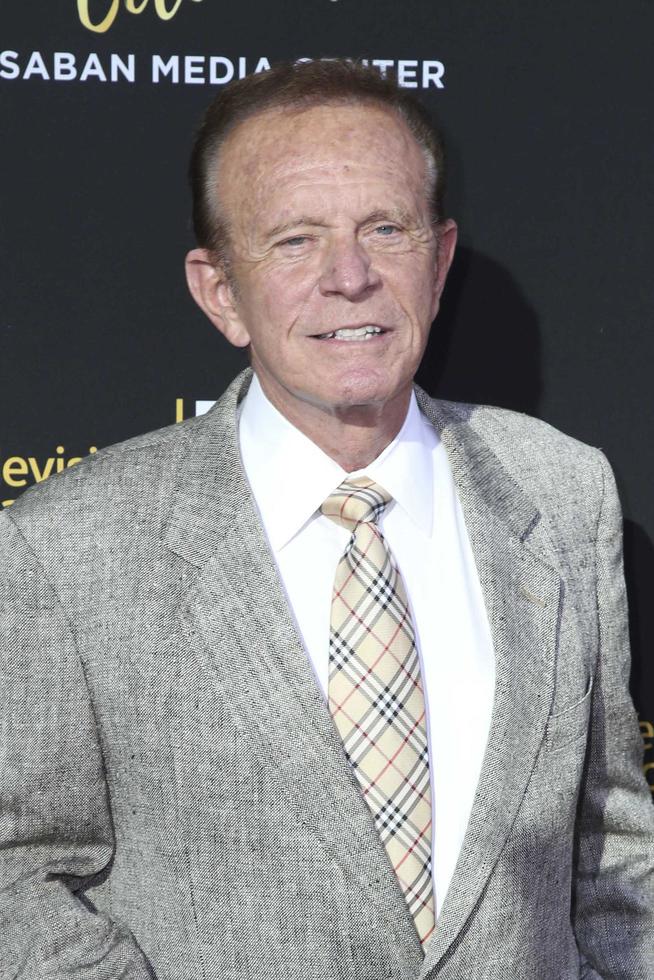 los angeles, jun 2 - bob eubanks en la gala del 70 aniversario de la academia de televisión en el teatro saban el 2 de junio de 2016 en north hollywood, ca foto