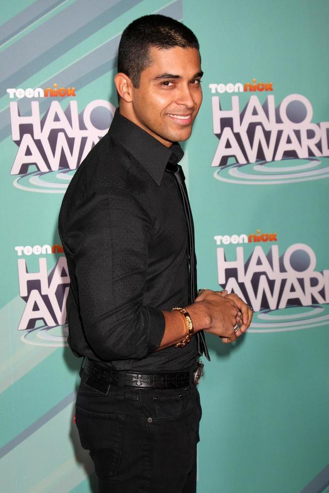 los angeles, 26 de octubre - wilmer valderrama llegando a los premios nickelodeon teennick halo 2011 en el hollywood palladium el 26 de octubre de 2011 en los angeles, ca foto