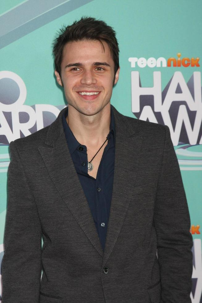 Los Ángeles, 26 de octubre: Kris Allen llega a los premios Nickelodeon Teennick Halo 2011 en el Hollywood Palladium el 26 de octubre de 2011 en Los Ángeles, CA. foto