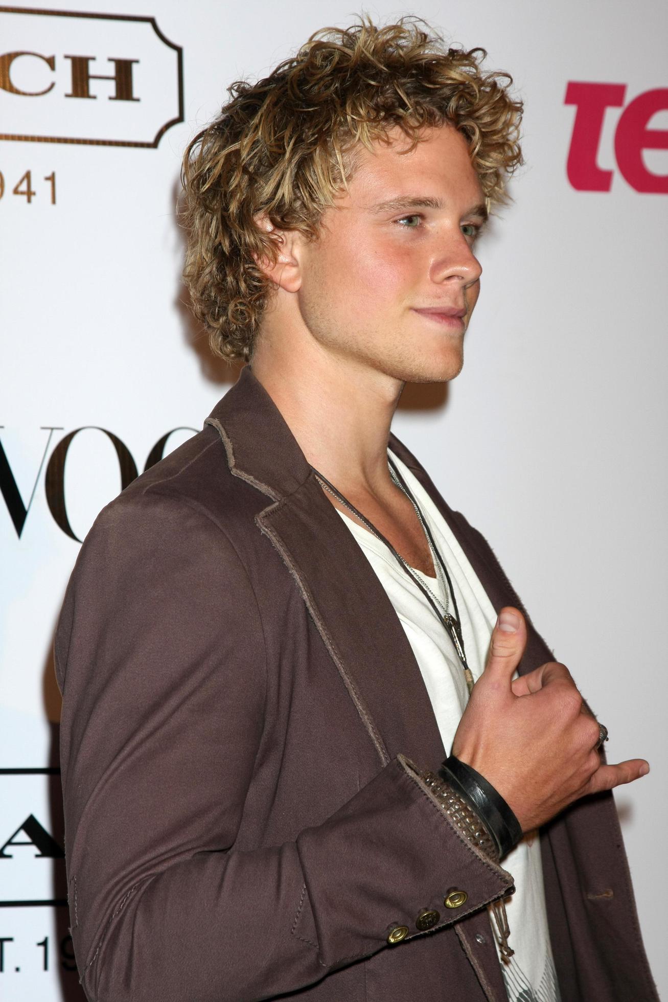 LOS ANGELES, SEPT 23 Jonny Weston arriving at the 9th Annual Teen