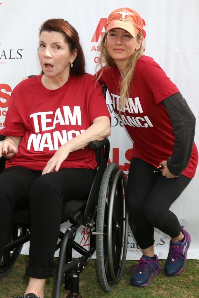 LOS ANGELES, OCT 16 - Nanci Ryder, Renee Zellweger at the ALS Association Golden West Chapter Los Angeles County Walk To Defeat ALS at the Exposition Park on October 16, 2016 in Los Angeles, CA photo