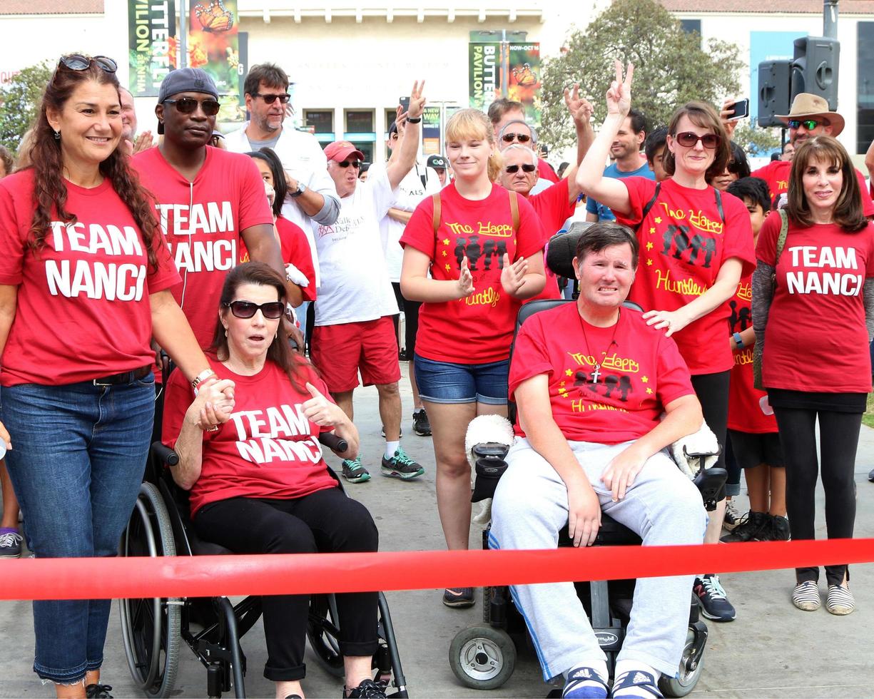 LOS ANGELES, OCT 16 - Nanci Ryder, Renee Zellweger at the ALS Association Golden West Chapter Los Angeles County Walk To Defeat ALS at the Exposition Park on October 16, 2016 in Los Angeles, CA photo