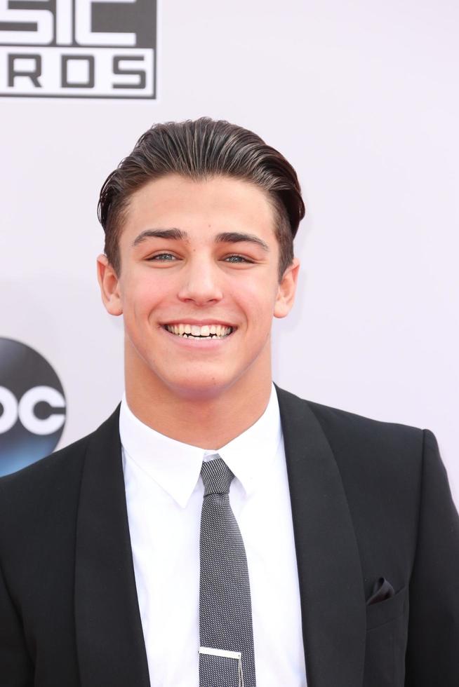 los angeles, 23 de noviembre - tanner zagarino en los 2014 american music awards, llegadas al teatro nokia el 23 de noviembre de 2014 en los angeles, ca foto