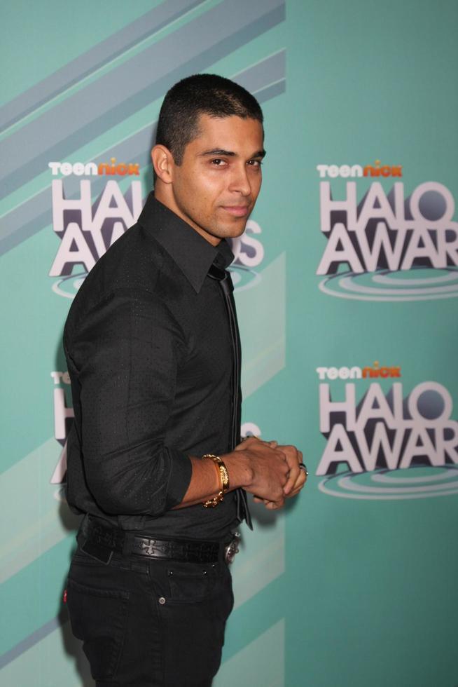 los angeles, 26 de octubre - wilmer valderrama llegando a los premios nickelodeon teennick halo 2011 en el hollywood palladium el 26 de octubre de 2011 en los angeles, ca foto