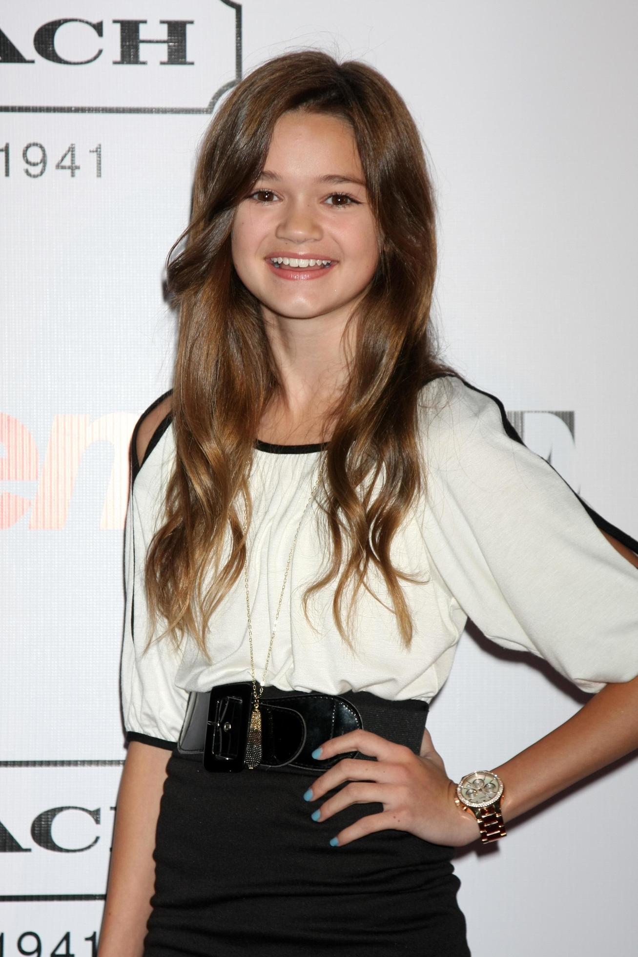 LOS ANGELES, SEPT 23 Ciara Bravo arriving at the 9th Annual Teen