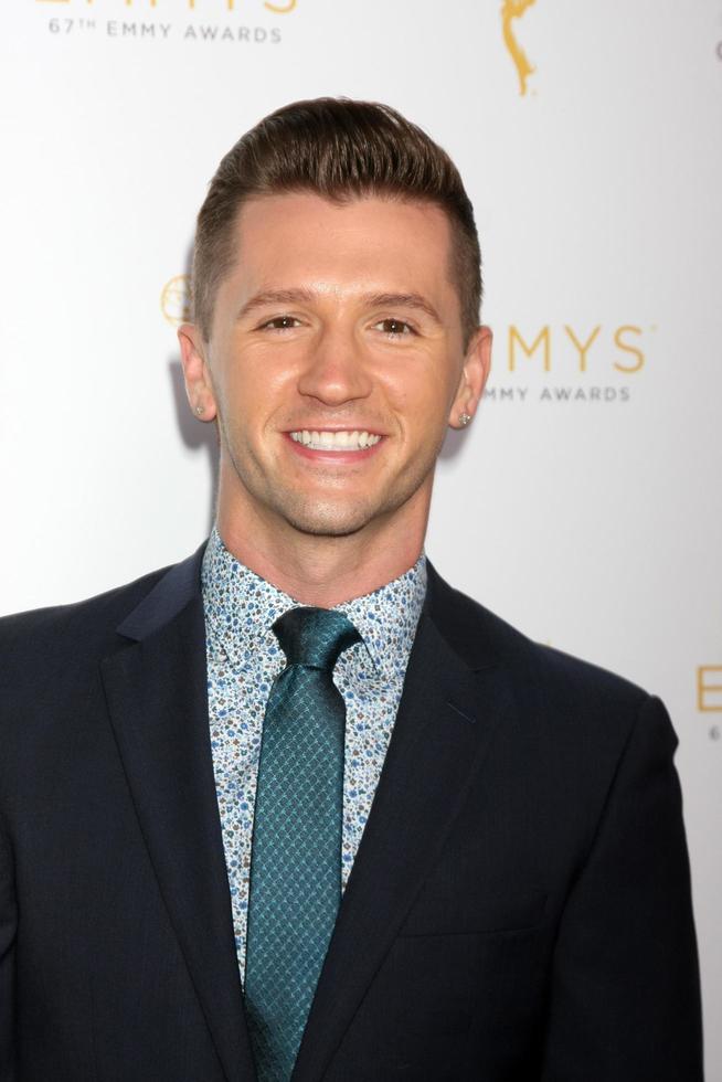 Los Ángeles, 30 de agosto: Travis Wall en la recepción de compañeros de coreografía de la academia de televisión en el hotel Montage el 30 de agosto de 2015 en Beverly Hills, CA. foto