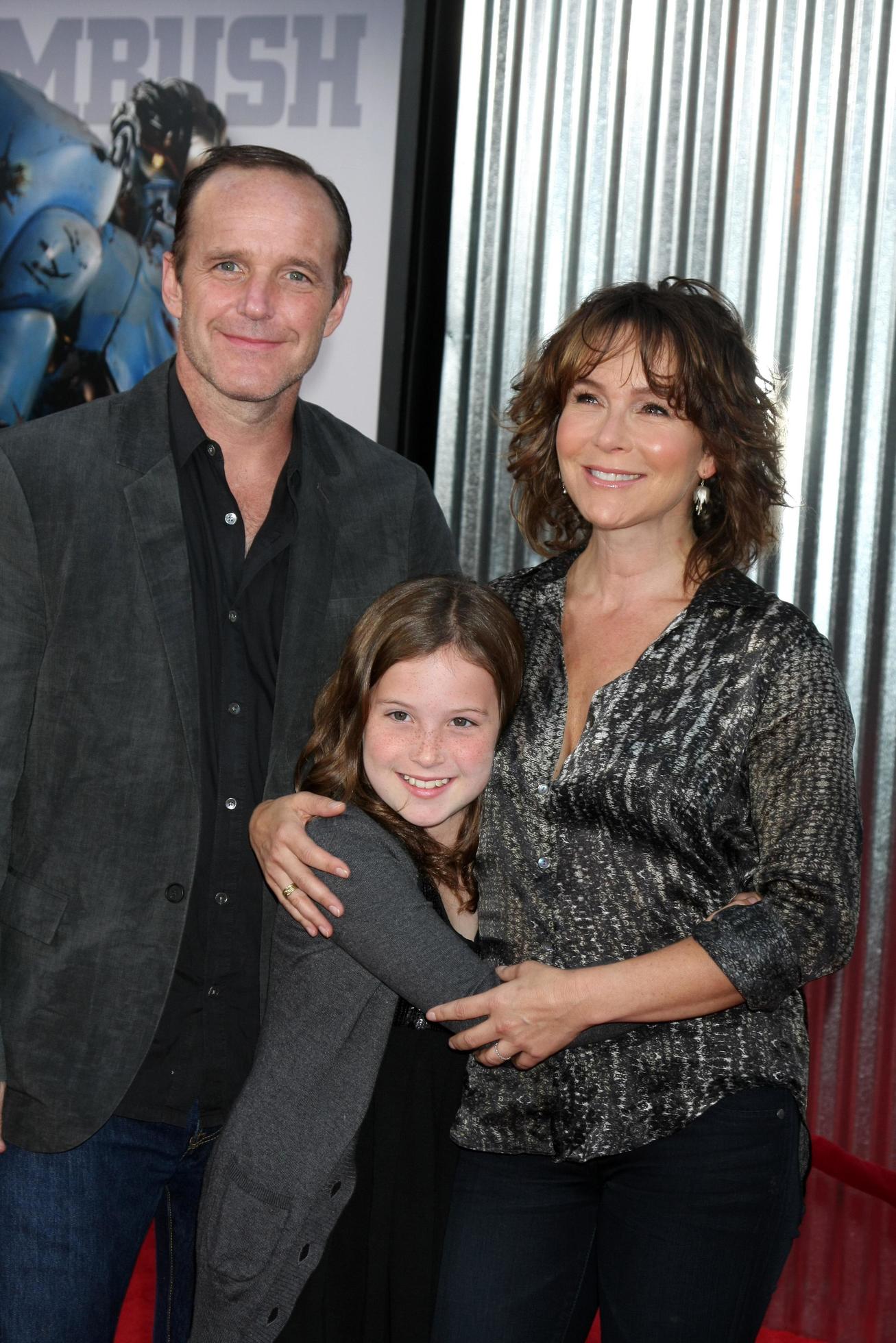 LOS ANGELES, OCT 2 Clark Gregg, Stella Gregg, Jennifer Grey arriving