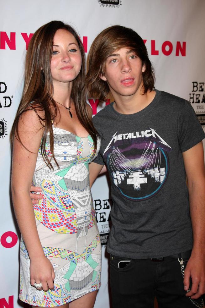 los angeles, 10 de abril - rachel g fox, jimmy bennett llega a la celebración del 13 aniversario de la revista nylon en smashbox el 10 de abril de 2012 en los angeles, ca foto