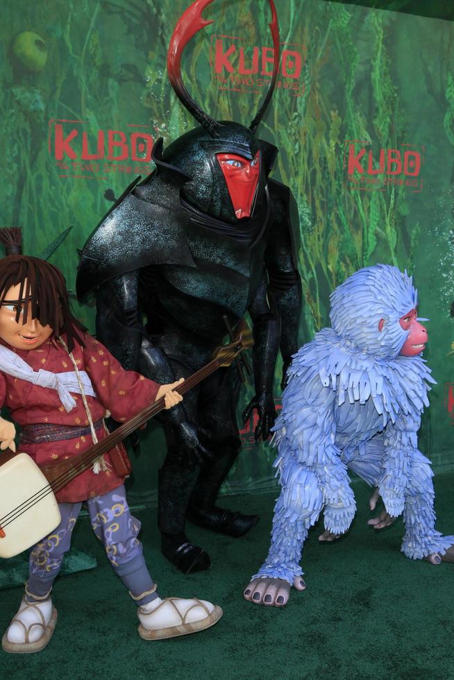 los angeles, 14 de agosto - kubo, ambiente en el estreno de kubo and the two strings en amc universal citywalk el 14 de agosto de 2016 en universal city, ca foto