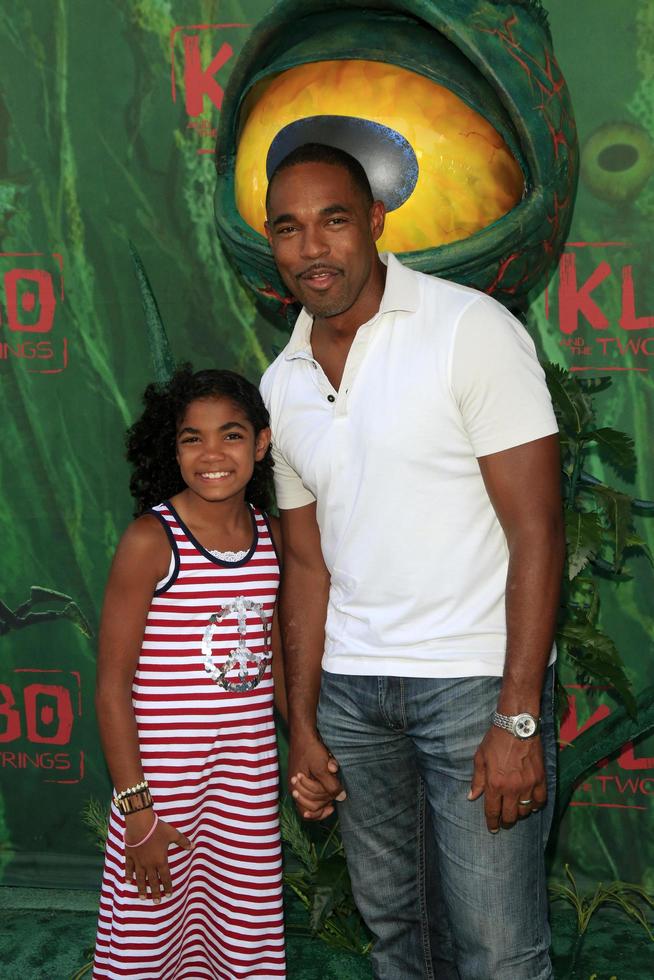 los angeles, 14 de agosto - hija, jason george en el estreno de kubo and the two strings en amc universal citywalk el 14 de agosto de 2016 en universal city, ca foto