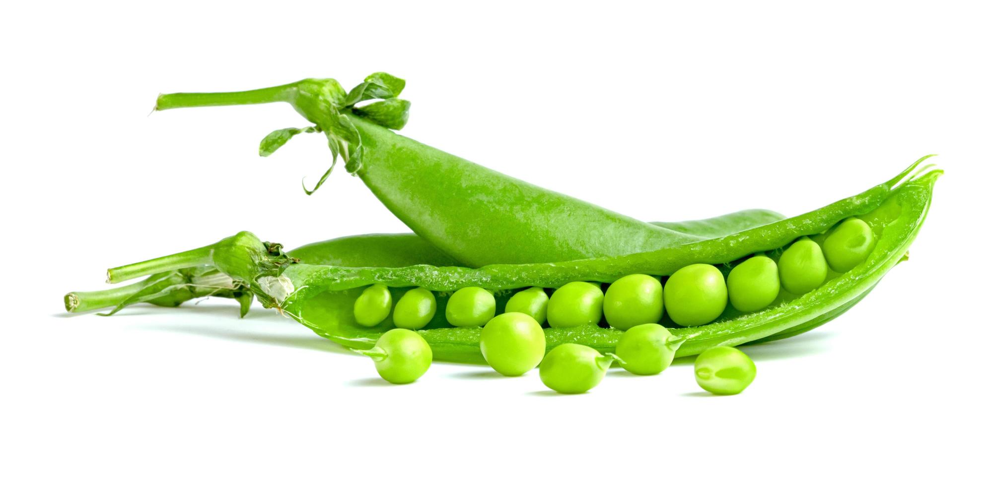 Green peas isolated on white background photo