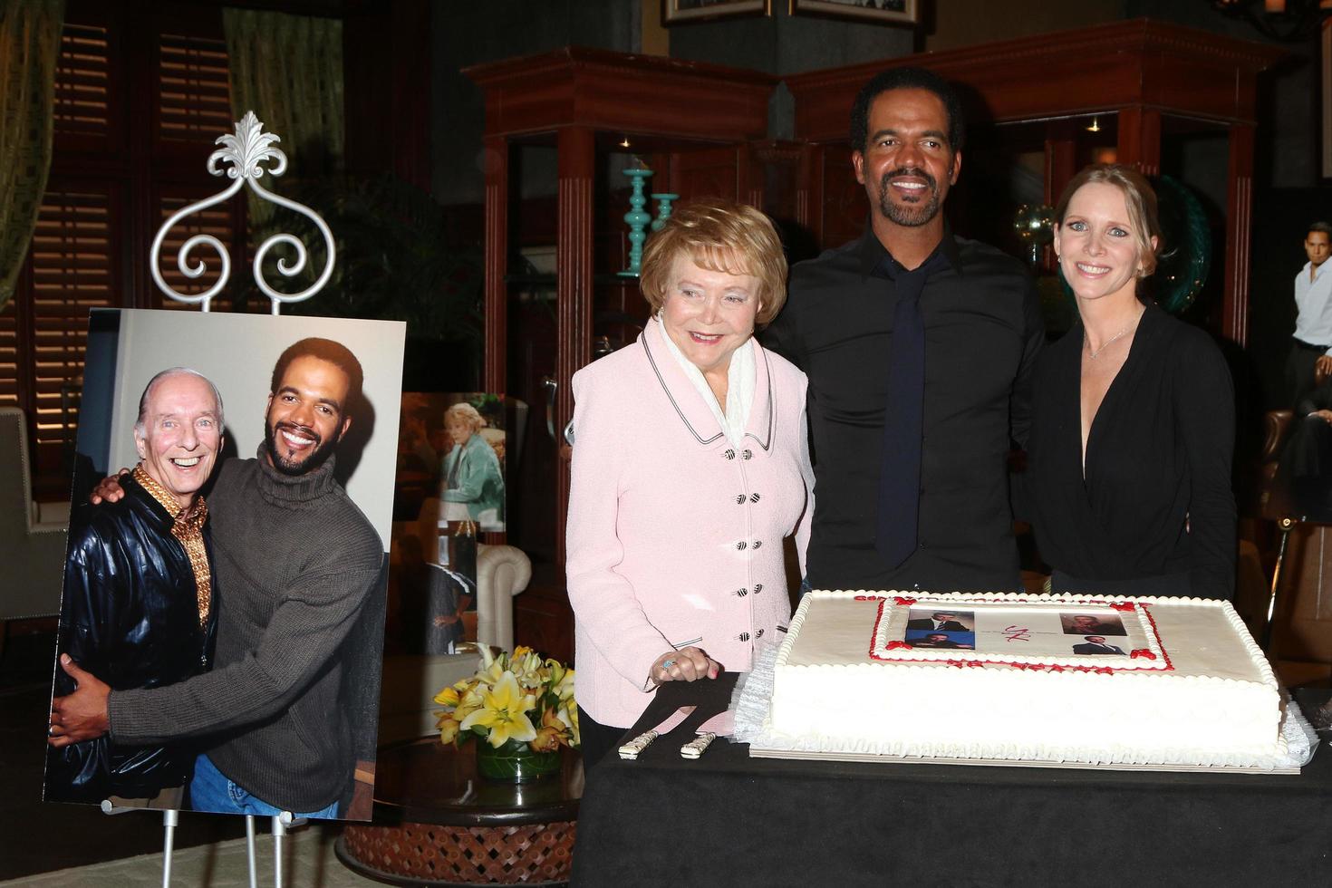 los angeles, 12 de febrero - bill bell, lee bell, kristoff st john, lauralee bell en kristoff st john celebra 25 años en ynr en cbs television city el 12 de febrero de 2016 en los angeles, ca foto