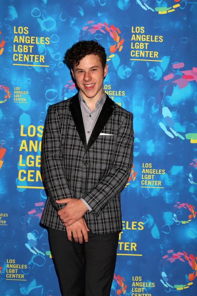 los angeles, 24 de septiembre nolan gould en los premios de vanguardia de gala del 47