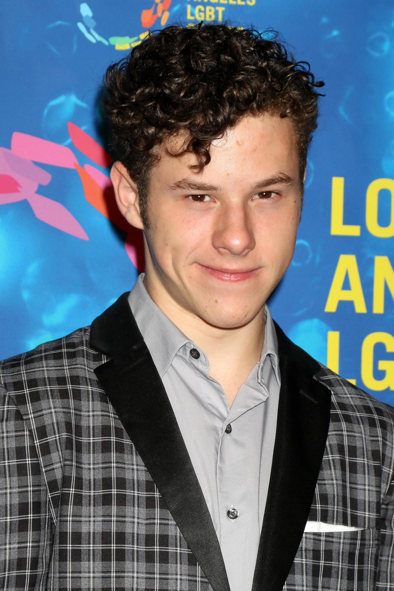los angeles, 24 de septiembre nolan gould en los premios de