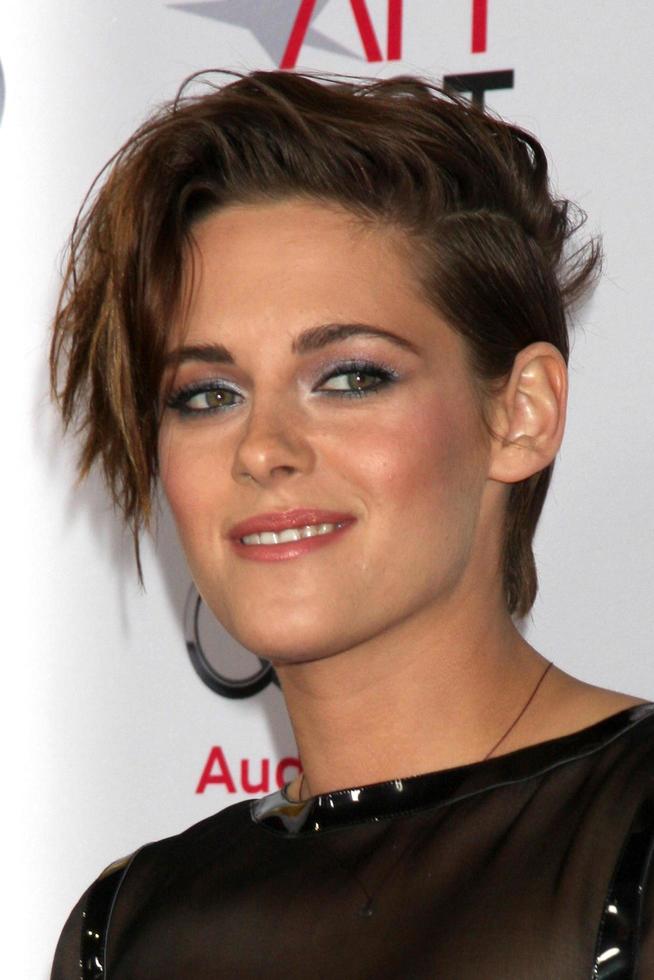 los angeles, 12 de noviembre - kristen stewart en la proyección especial de still alice en el festival de cine afi en el dolby theater el 12 de noviembre de 2014 en los angeles, ca foto