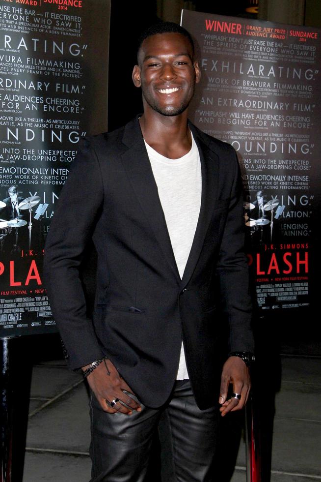 los angeles, 6 de octubre - kofi siriboe en el estreno de latigazo cervical en el teatro bing en lacma el 6 de octubre de 2014 en los angeles, ca foto