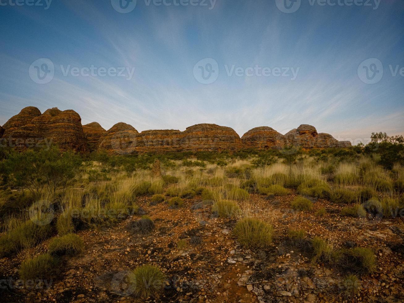 rocas naranjas al atardecer foto