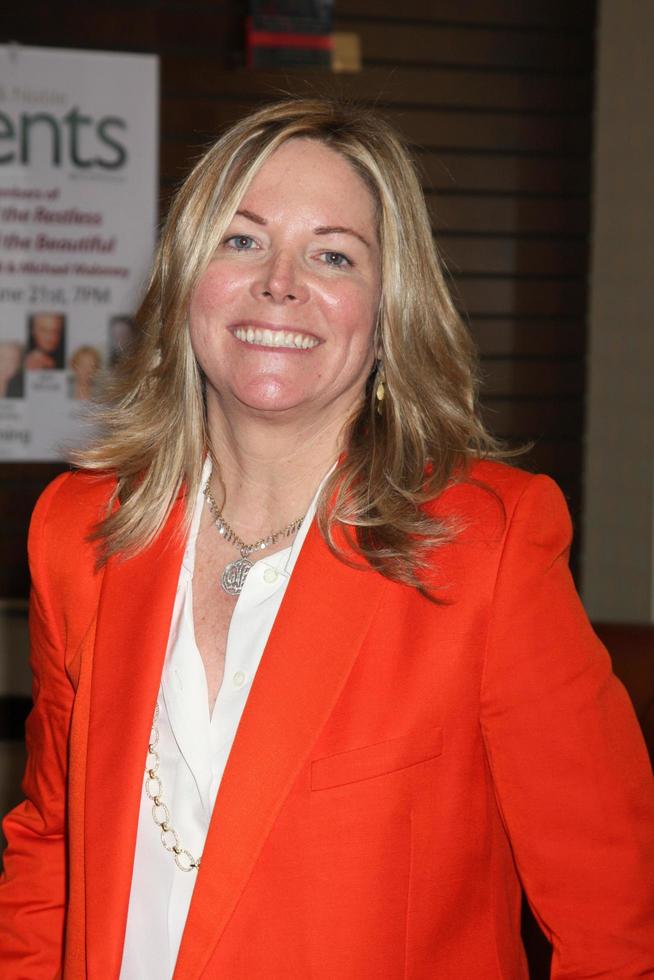 LOS ANGELES, JUN 21 - Maria Bell at a booksigning for THE YOUNG AND RESTLESS LIFE OF WILLIAM J BELL at Barnes and Noble, The Grove on June 21, 2012 in Los Angeles, CA photo