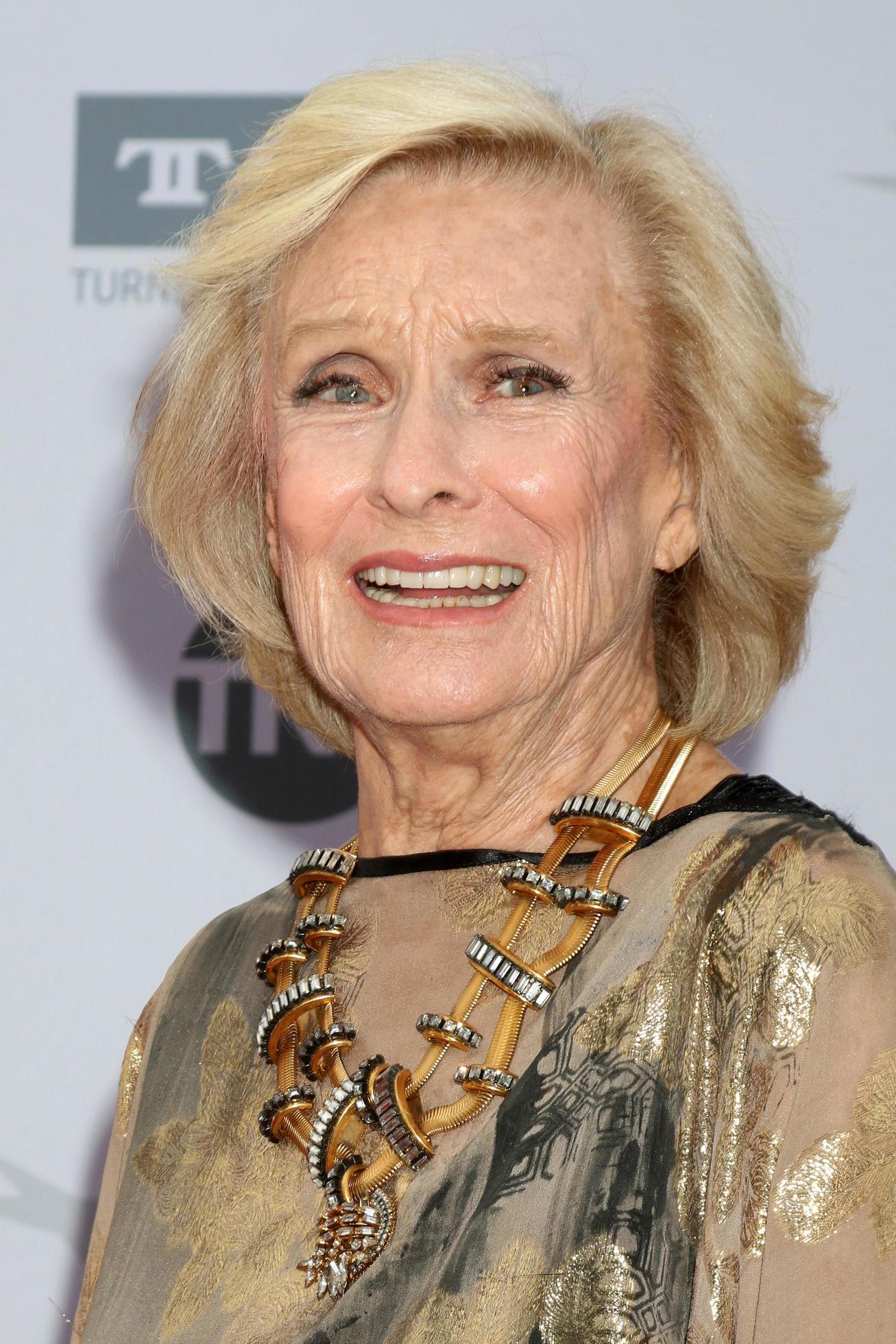 LOS ANGELES, JUN 9 - Dinah Englund, Cloris Leachman at the American