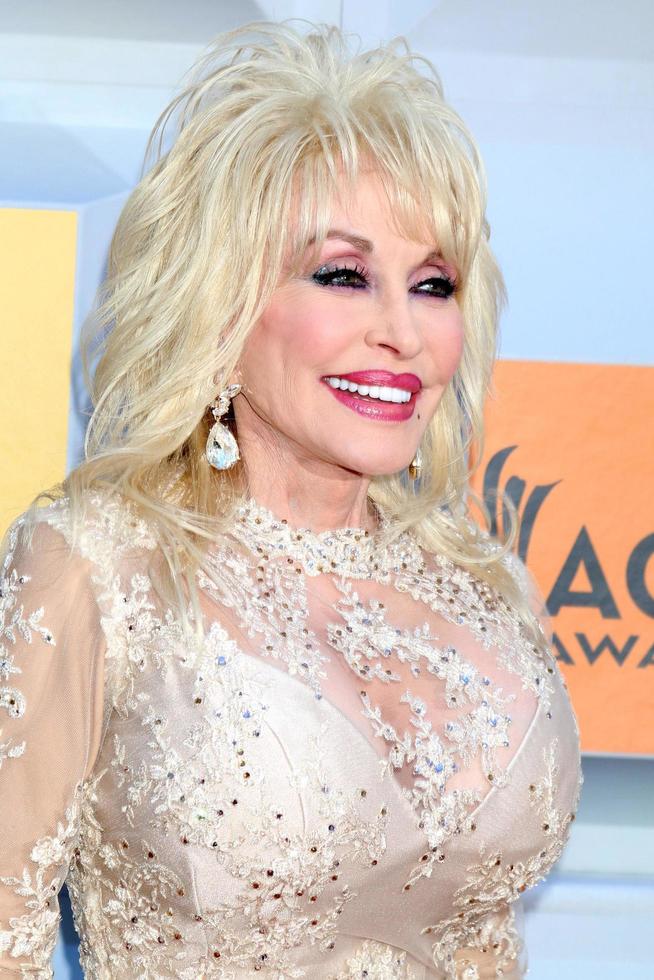 las vegas, 3 de abril - dolly parton en la 51a academia de llegadas de premios de música country en el hotel four seasons el 3 de abril de 2016 en las vegas, nv foto