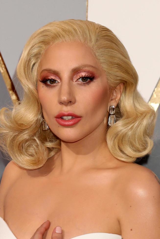 los angeles, 28 de febrero - lady gaga en los 88 premios anuales de la academia, llegadas al dolby theater el 28 de febrero de 2016 en los angeles, ca foto