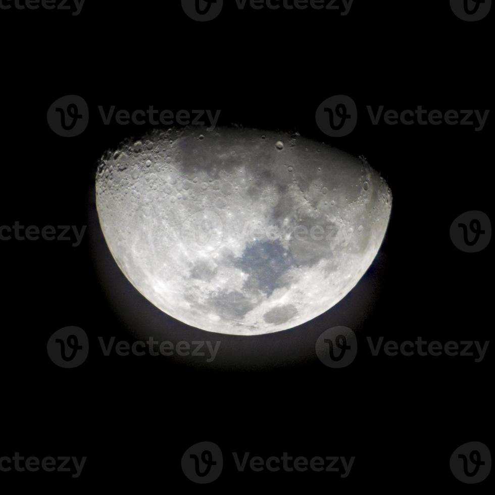 la luna después del primer cuarto durante 2 días y tomada mientras la luna se puso vio al conejo de cabeza foto
