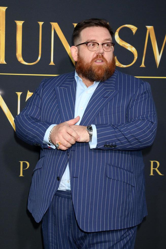 los angeles, 11 de abril - nick frost en el estreno americano de the huntsman winter s war en el teatro del pueblo el 11 de abril de 2016 en westwood, ca foto