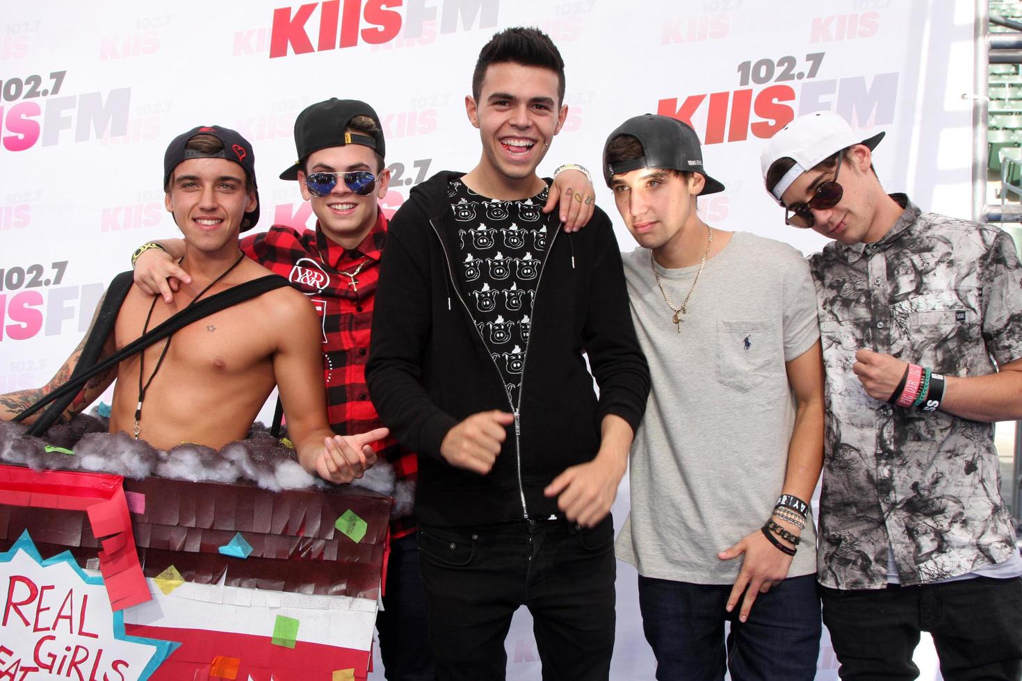 los angeles, 10 de mayo - jai brooks, daniel sahyounie, luke brooks, james yammouni, beau brooks, the janoskians at the wango tango 2014 at stub hub center on 10 may, 2014 in carson, ca foto