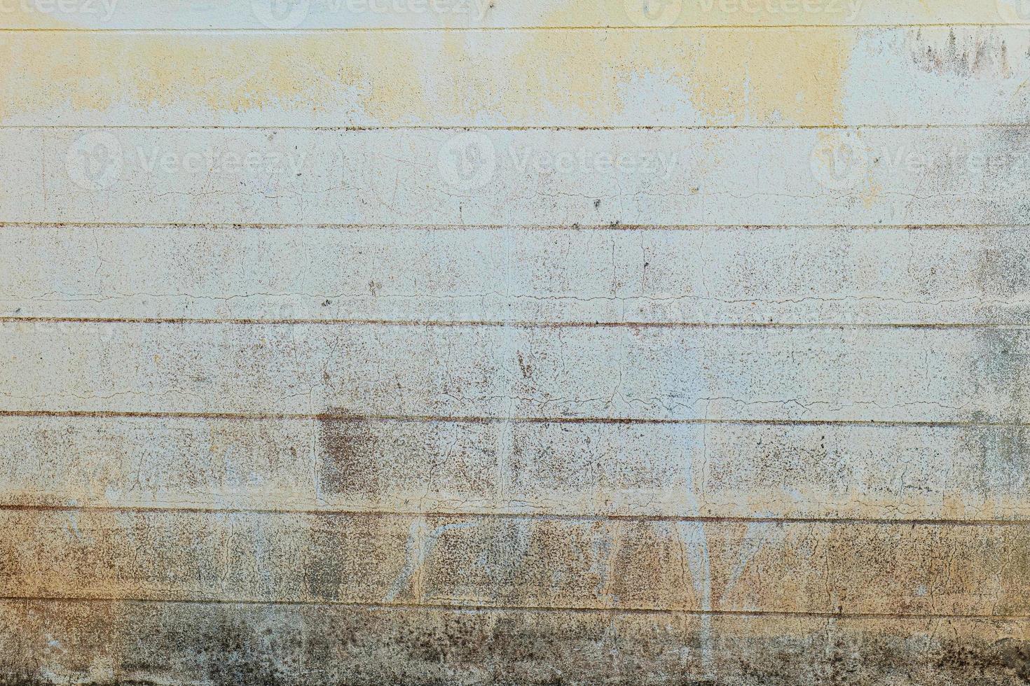 old wall made of concrete with rough surface There are cracks and dirt from being exposed to the sun being exposed to rain having fungi that have been used for a long time. photo