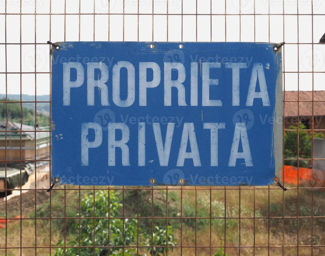 Proprieta privata transl. Private property photo