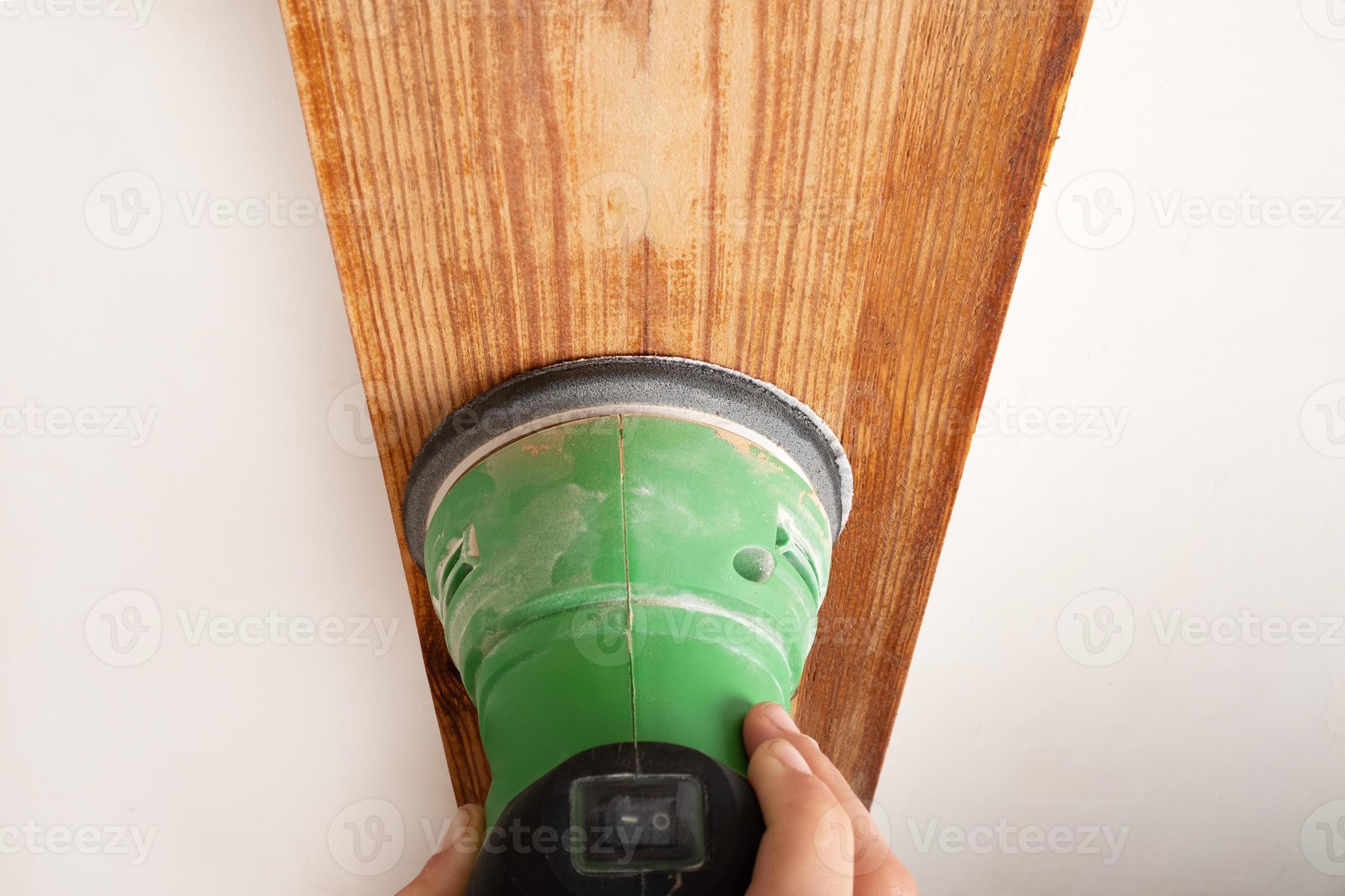 door frame restoration, polishing wood surfaces with sandpaper 10139940