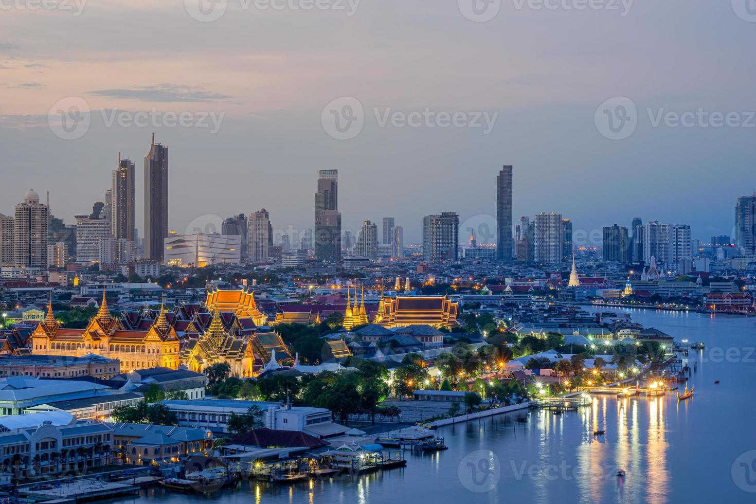 gran palacio capital de tailandia con el río chao phraya que rodea la isla de rattanakosin foto