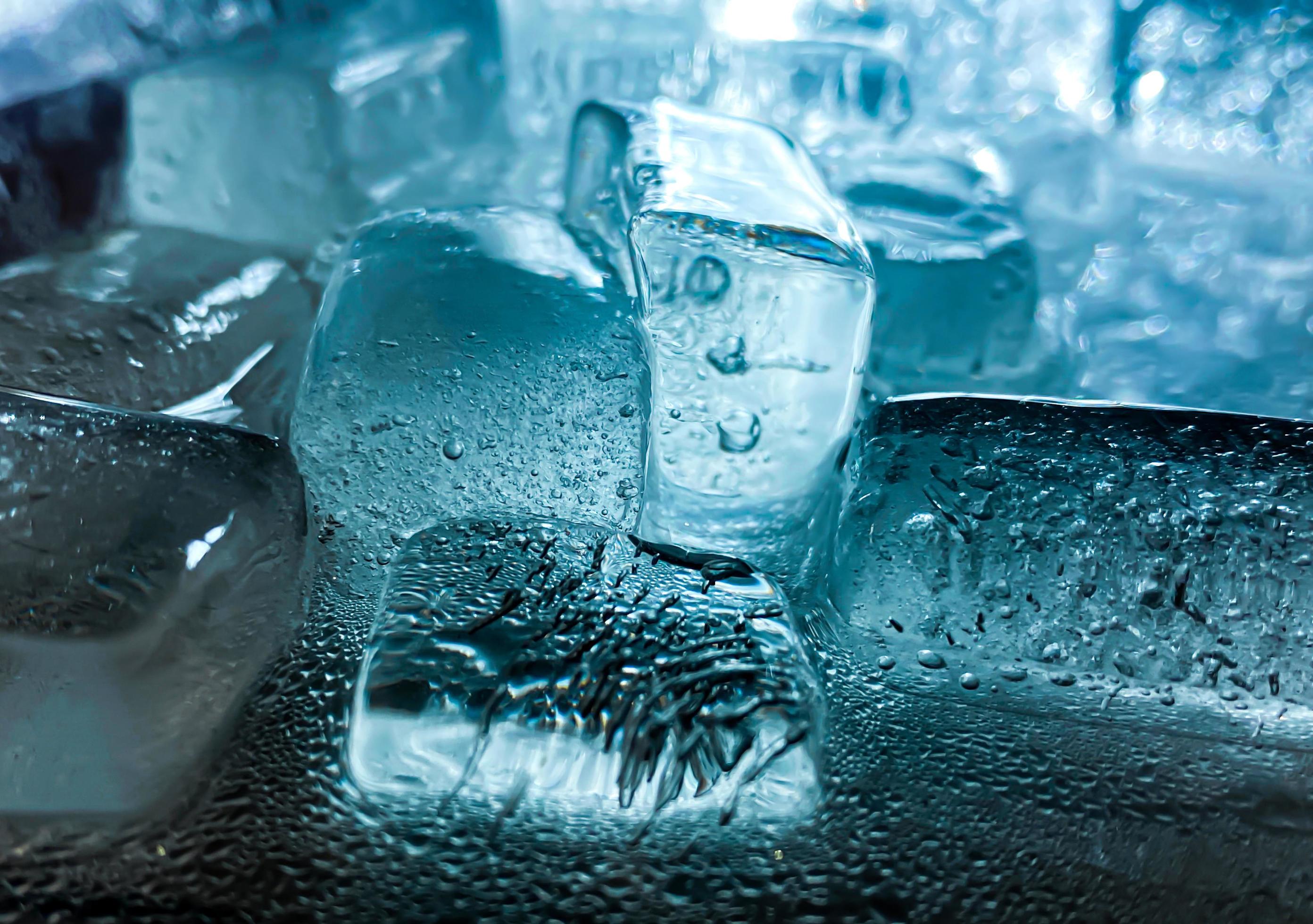 The ice cube shape has been adjusted to add color,It will help refresh